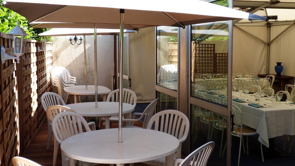 Hotel Restaurant "Le Relais" Courtenay  Zewnętrze zdjęcie