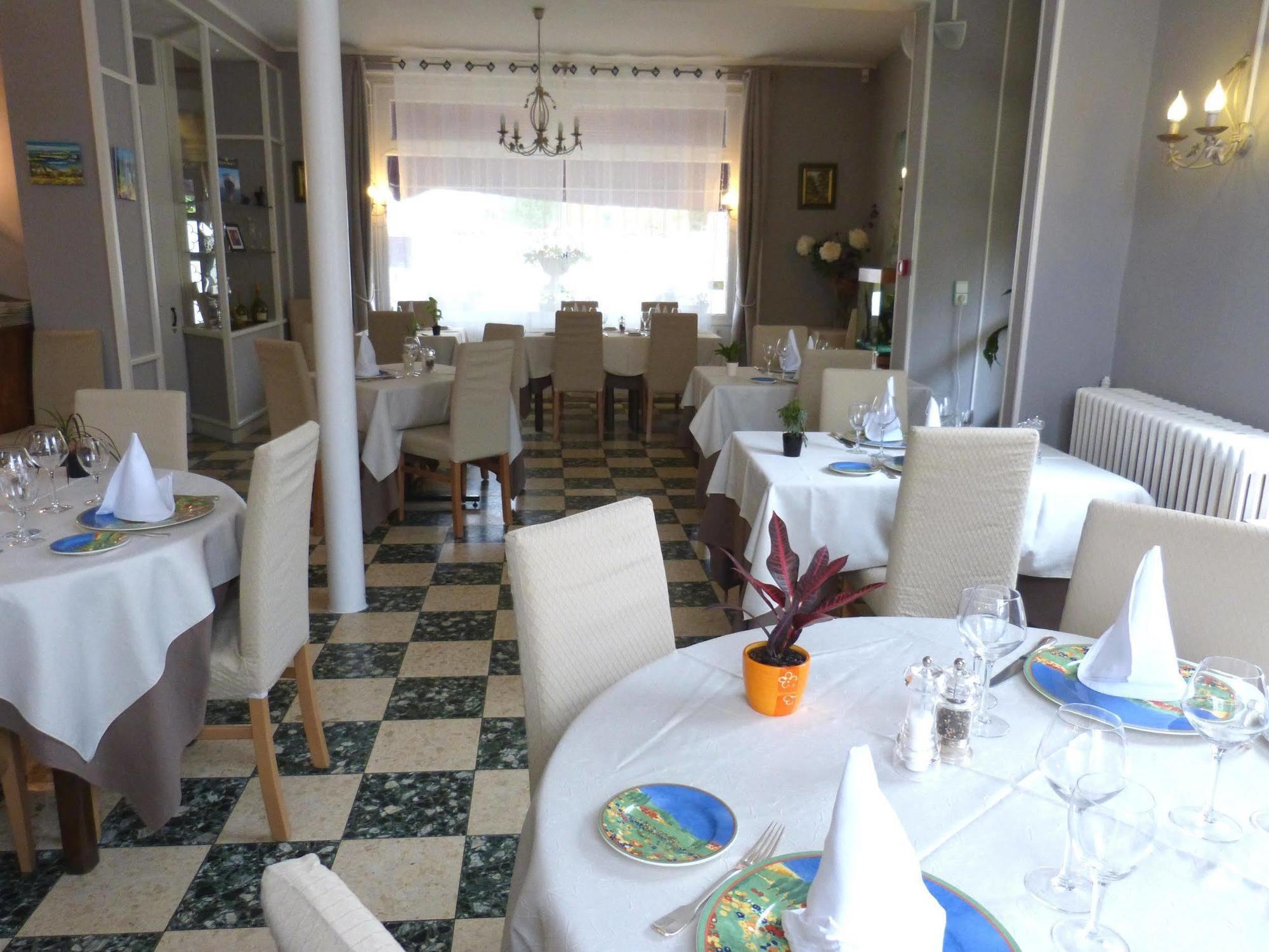 Hotel Restaurant "Le Relais" Courtenay  Zewnętrze zdjęcie
