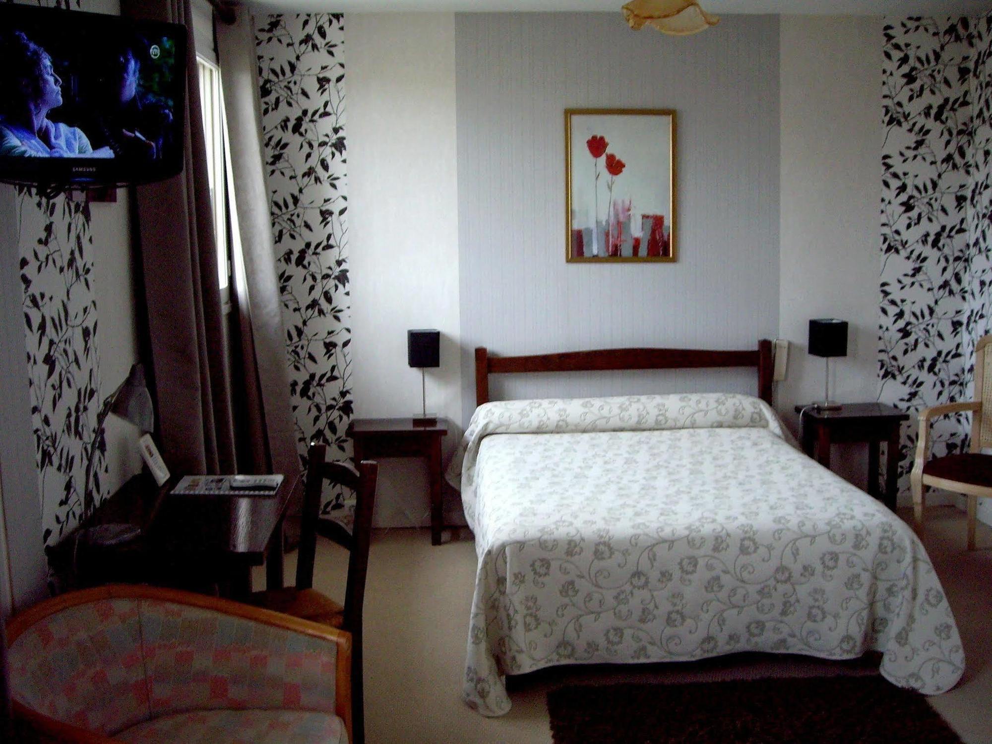 Hotel Restaurant "Le Relais" Courtenay  Zewnętrze zdjęcie