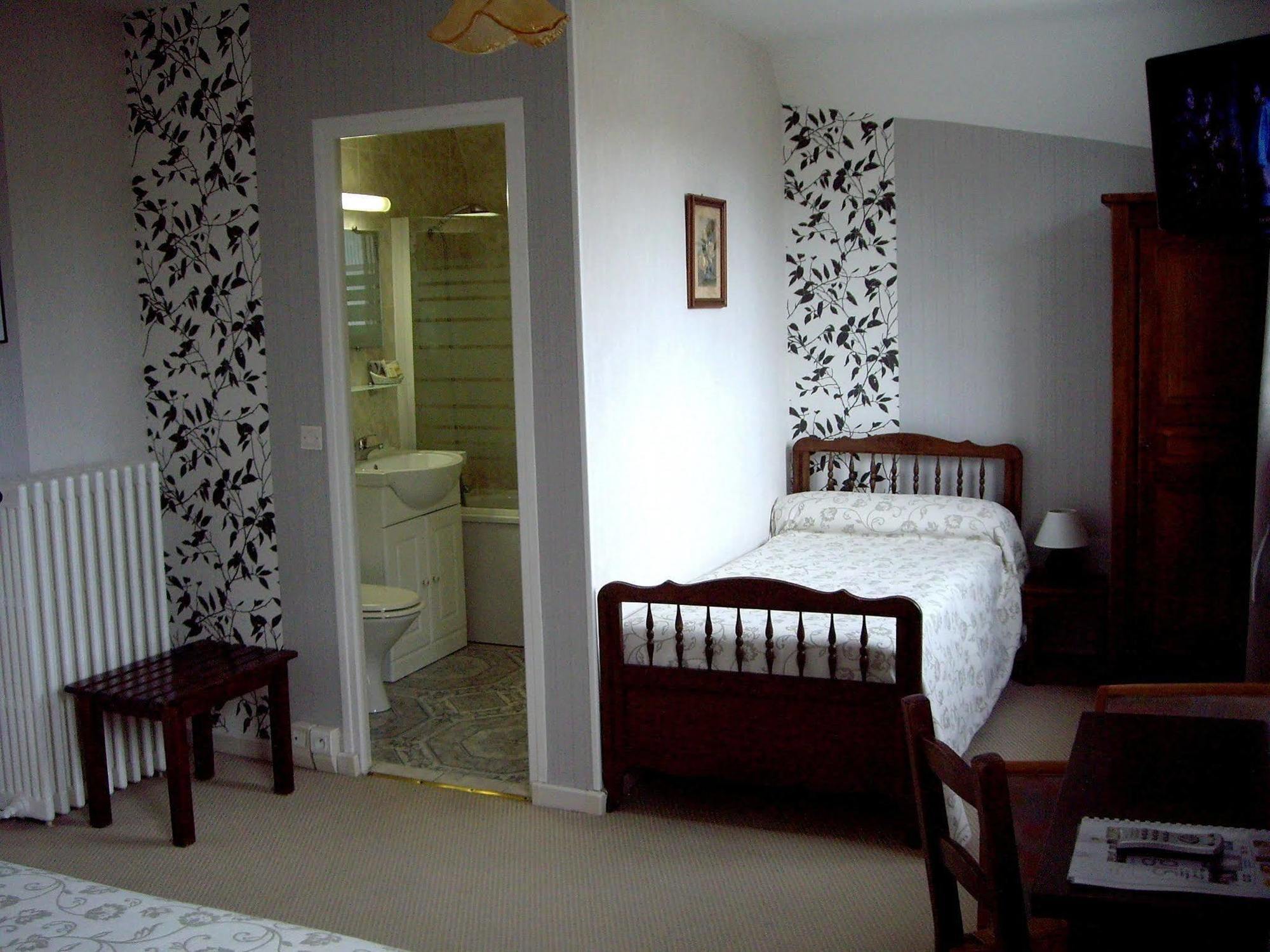 Hotel Restaurant "Le Relais" Courtenay  Zewnętrze zdjęcie